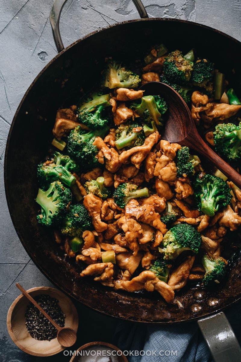 Chicken and Broccoli (Chinese Takeout Style) | An easy chicken and broccoli stir fry recipe that yields juicy chicken and crisp broccoli in a rich brown sauce, just like the one from a Chinese restaurant. {Gluten-Free Adaptable} Homemade chicken and broccoli in a skillet