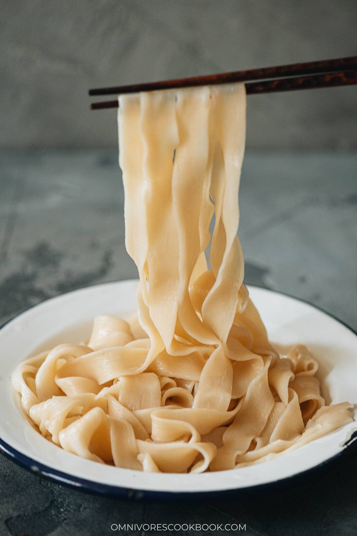 Boiled flat noodles